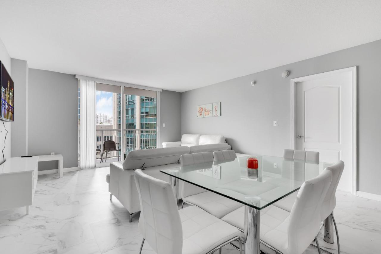 The Club At Brickell Bay Luxury Suites Miami Exteriör bild